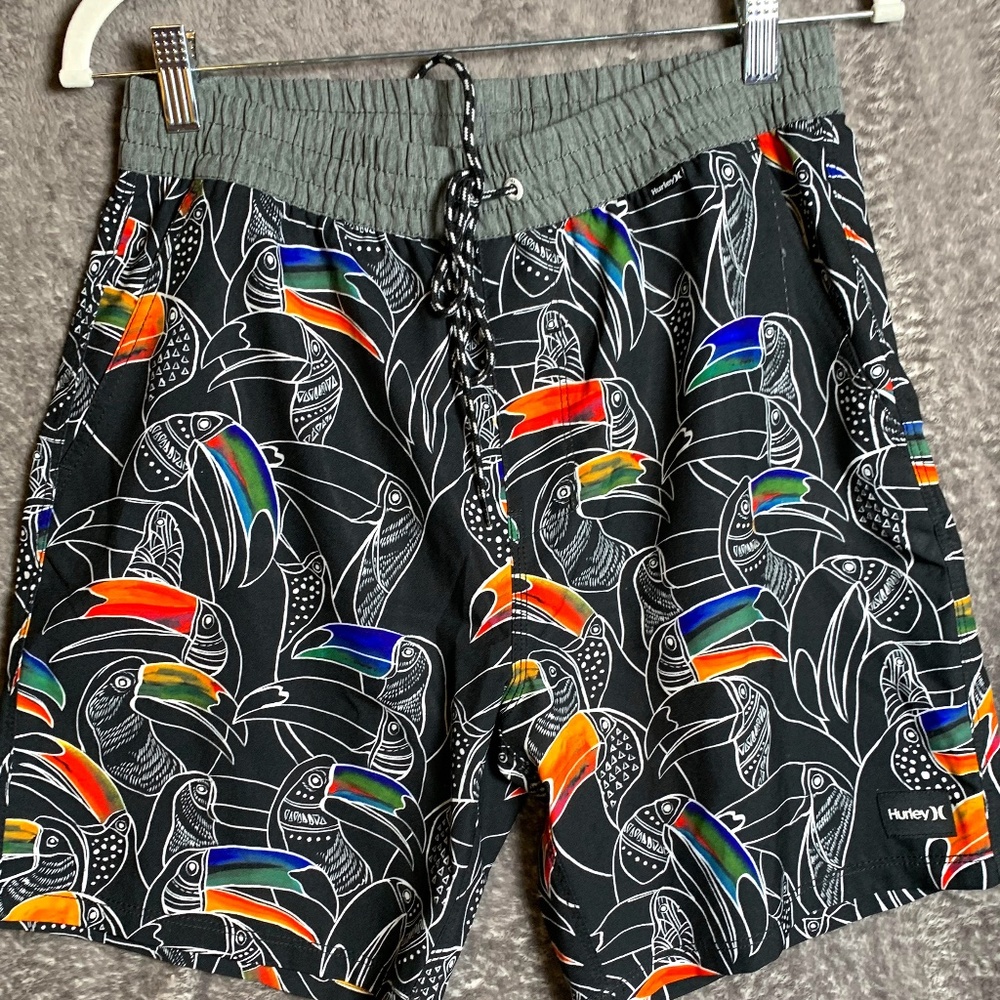 Hurley Men’s size small board shorts, swim, tropical Toucans New condition